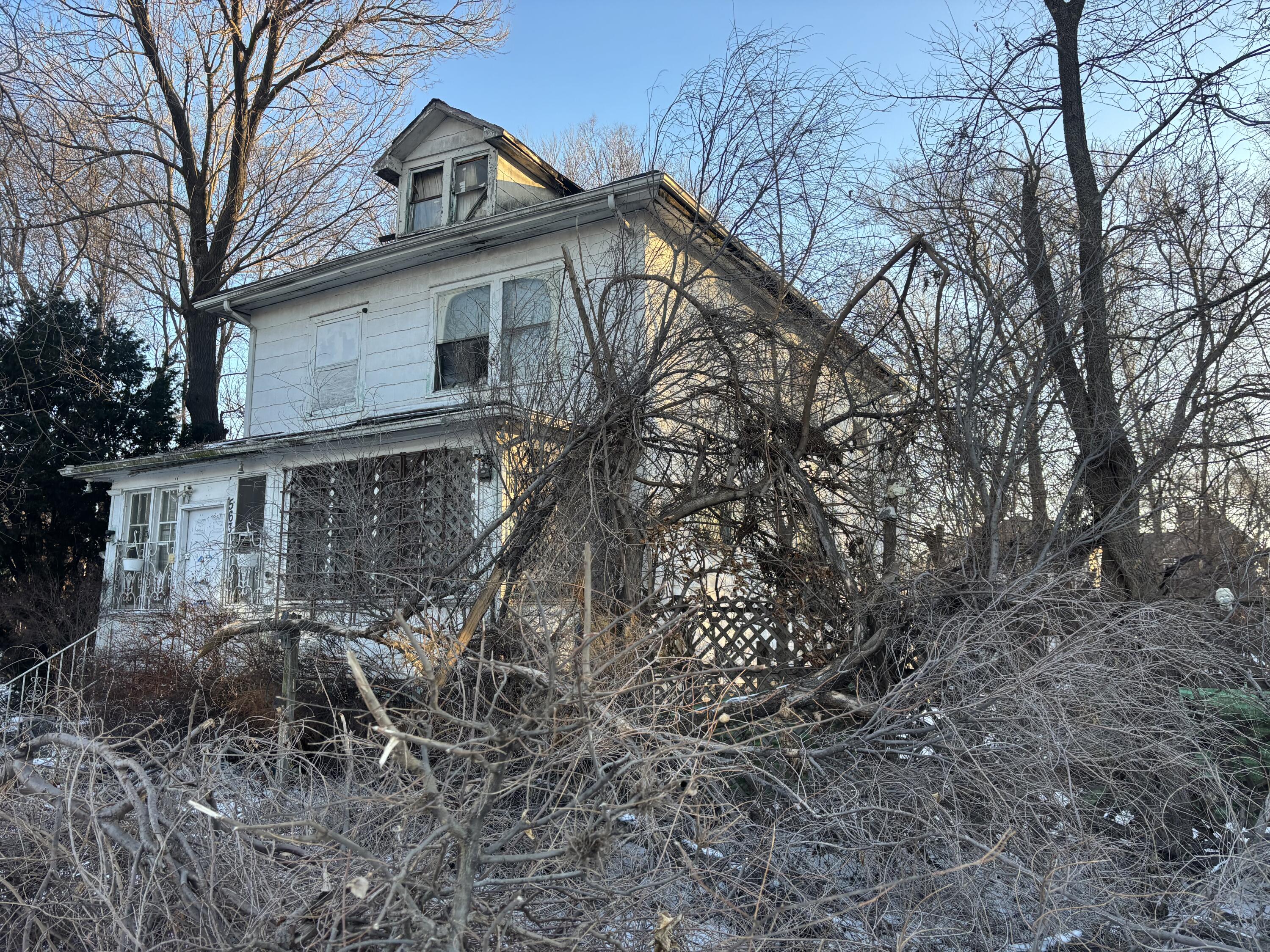 563 Pennsylvania Street Gary, IN 46402 - Photo 2 of 5 a view of a house with a yard
