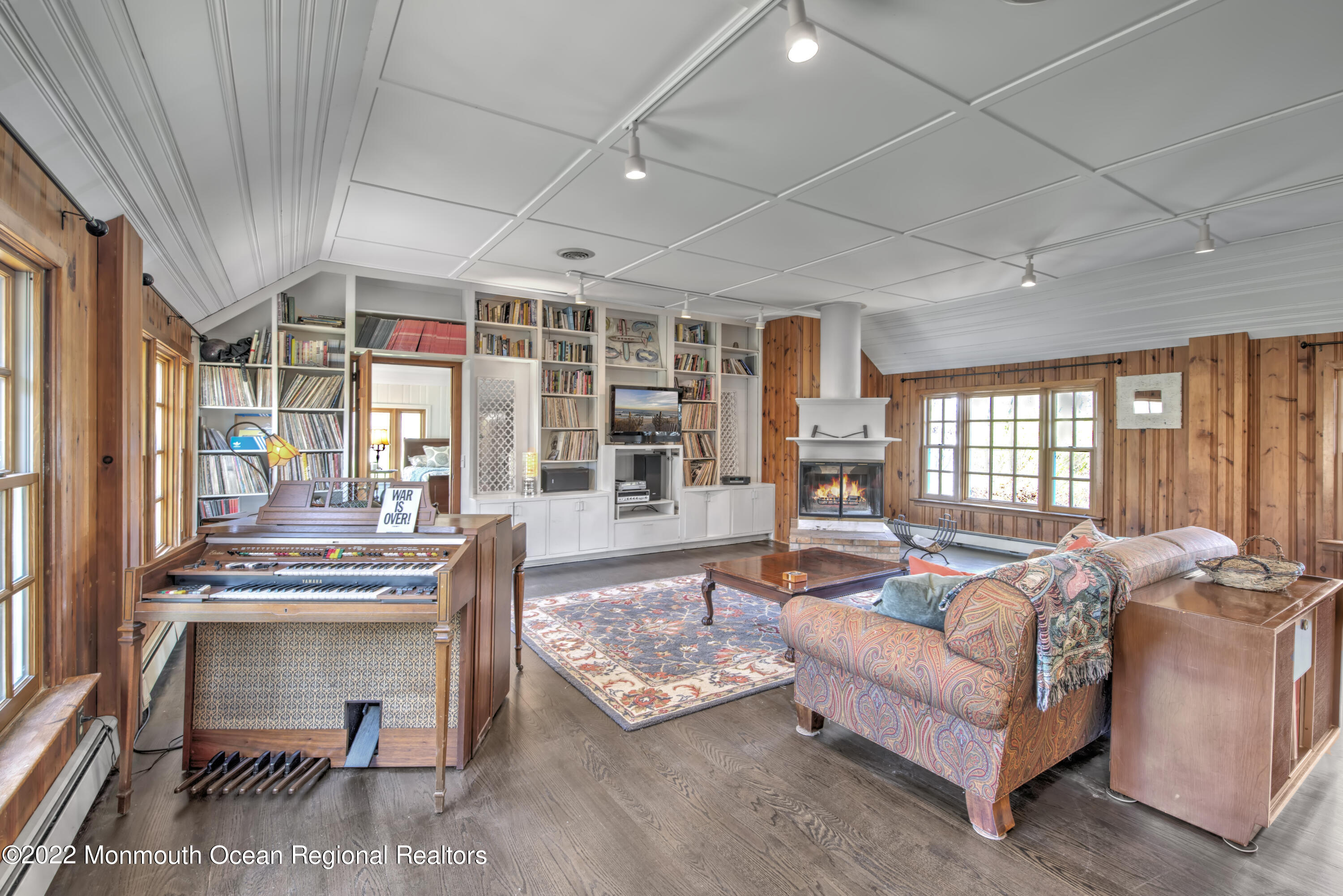 347 Cold Soil Road Princeton, NJ 08540 - Photo 10 of 31 LIVING ROOM