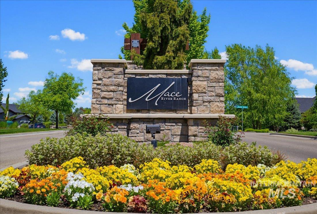 939 South Lake Pointe Way Eagle, ID 83616 - Photo 50 of 50 Stone-clad monument sign with a dark name plaque