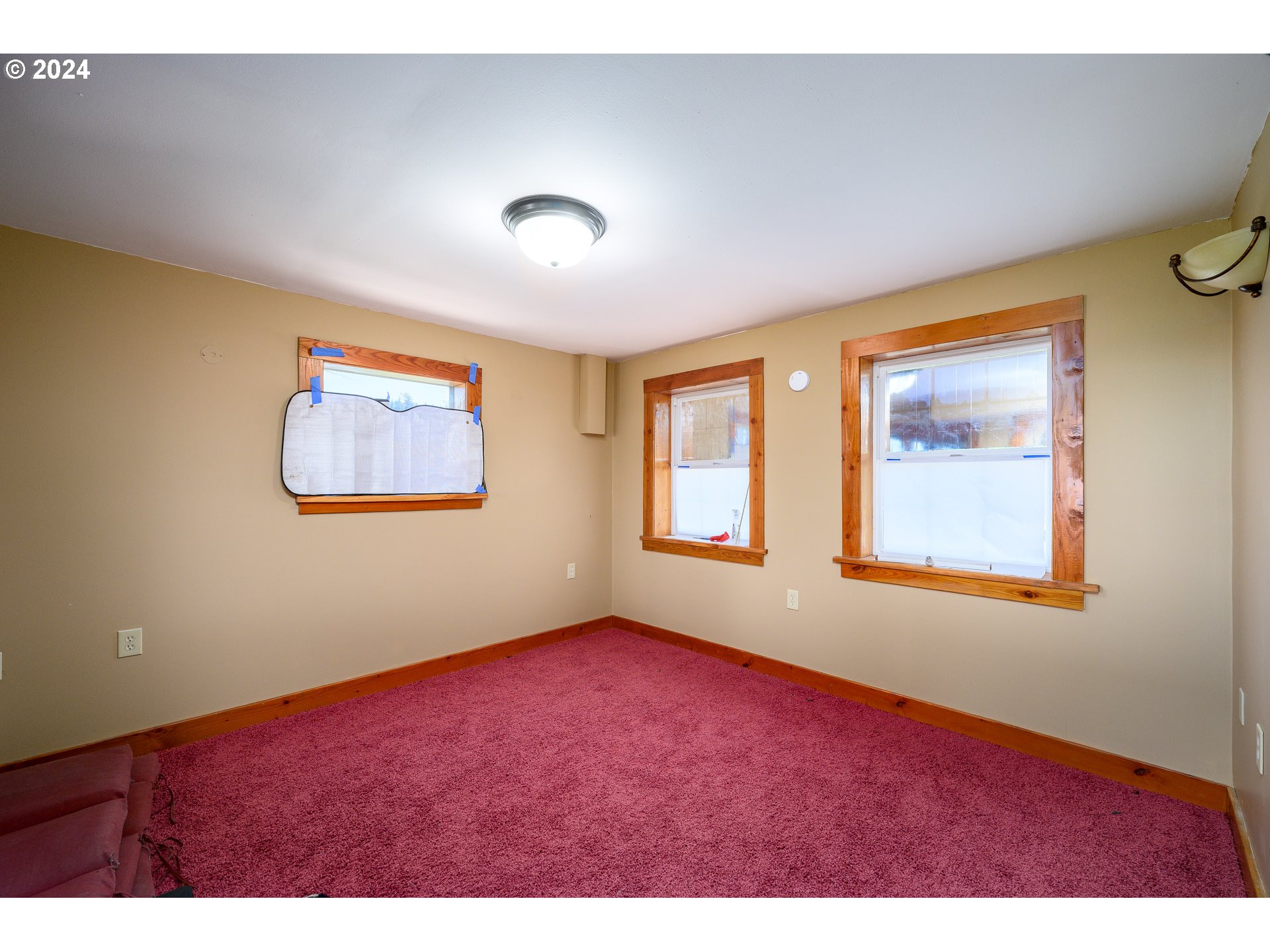 16300 Southeast Walnut Hill Road Amity, OR 97101 - Photo 32 of 48 a view of empty room with window