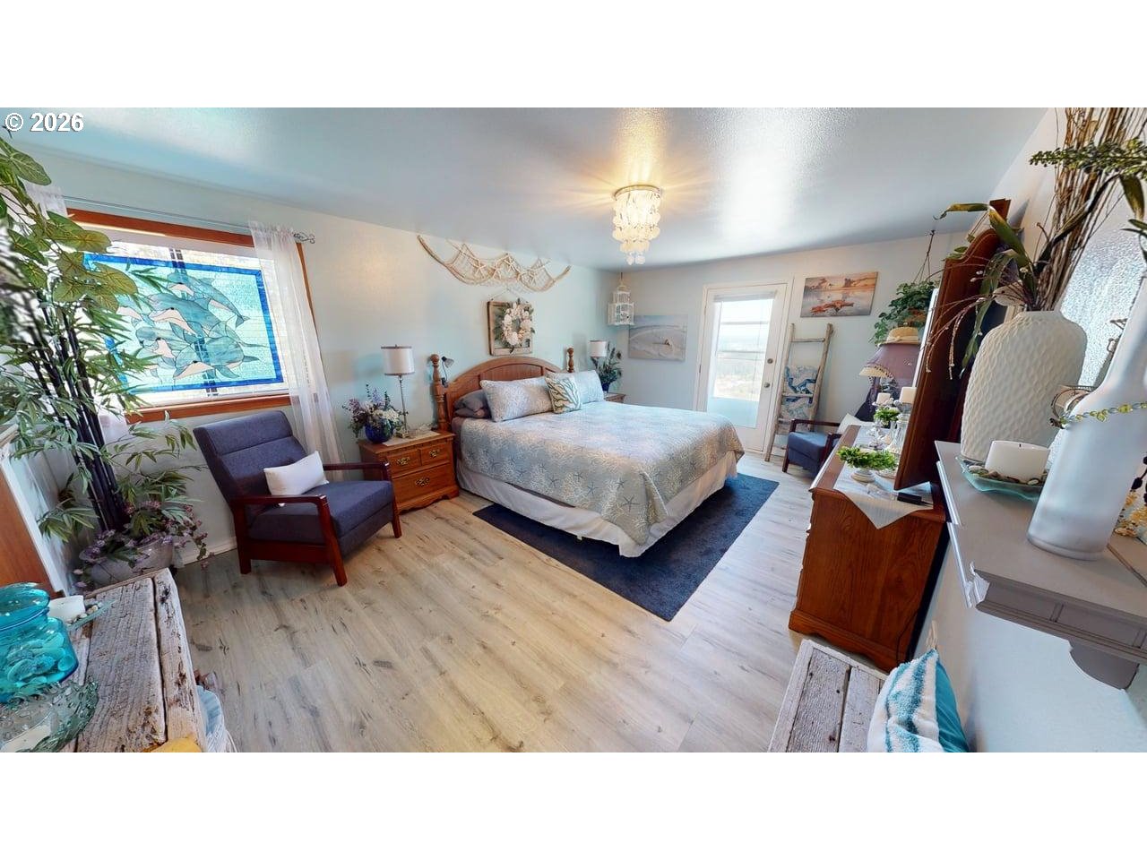 27840 Thimbleberry Road Gold Beach, OR 97444 - Photo 19 of 43 Owner's Suite Bedroom