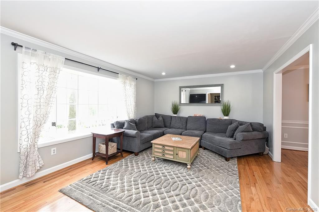 3740 Riverbend Road Charlotte, NC 28210 - Photo 4 of 48 Gallery Image 4
