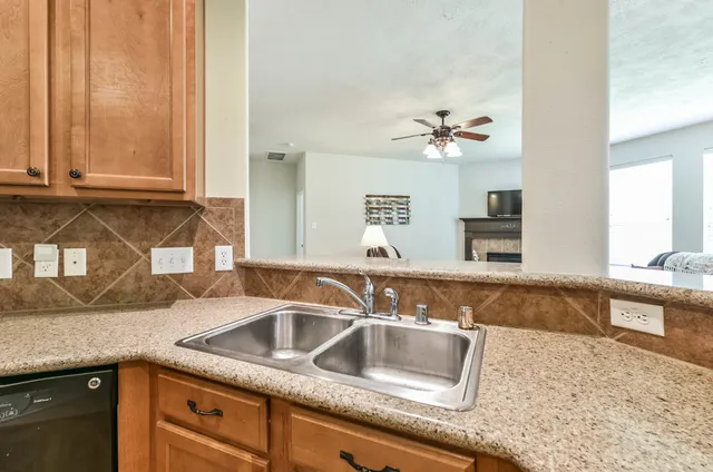 $2,795 | 14 Harbinger Court, The Woodlands, TX 77382