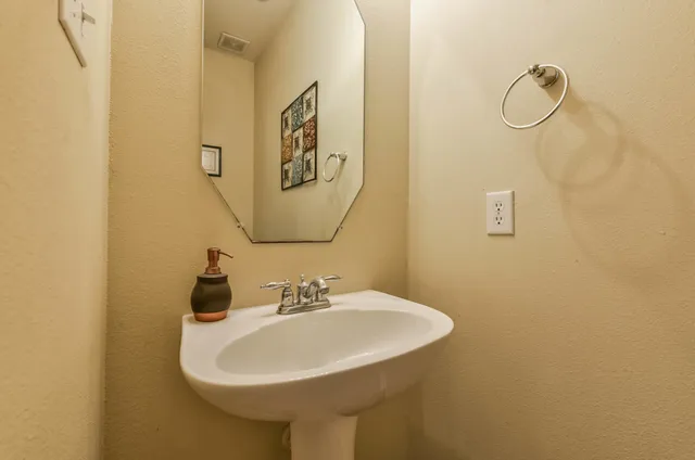 $2,795 | 14 Harbinger Court, The Woodlands, TX 77382