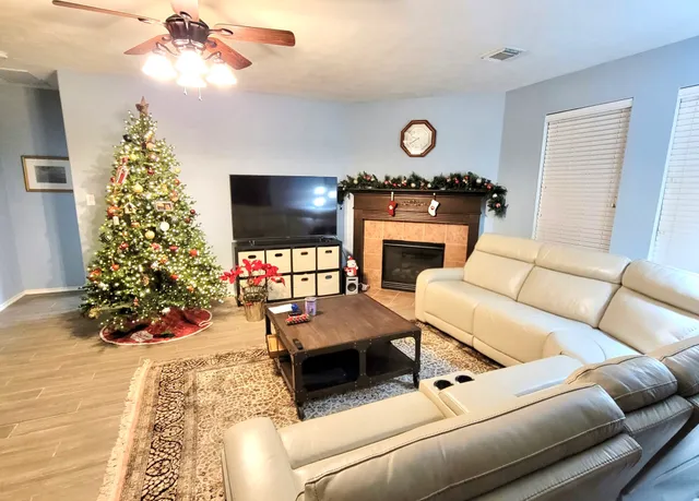 $2,795 | 14 Harbinger Court, The Woodlands, TX 77382