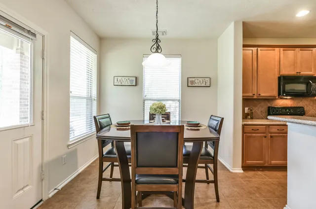 $2,795 | 14 Harbinger Court, The Woodlands, TX 77382