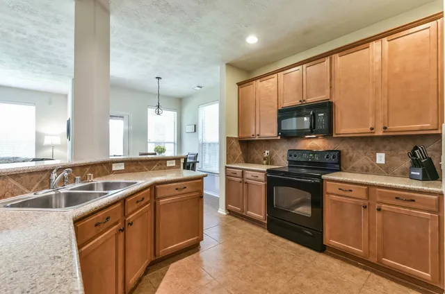 $2,795 | 14 Harbinger Court, The Woodlands, TX 77382