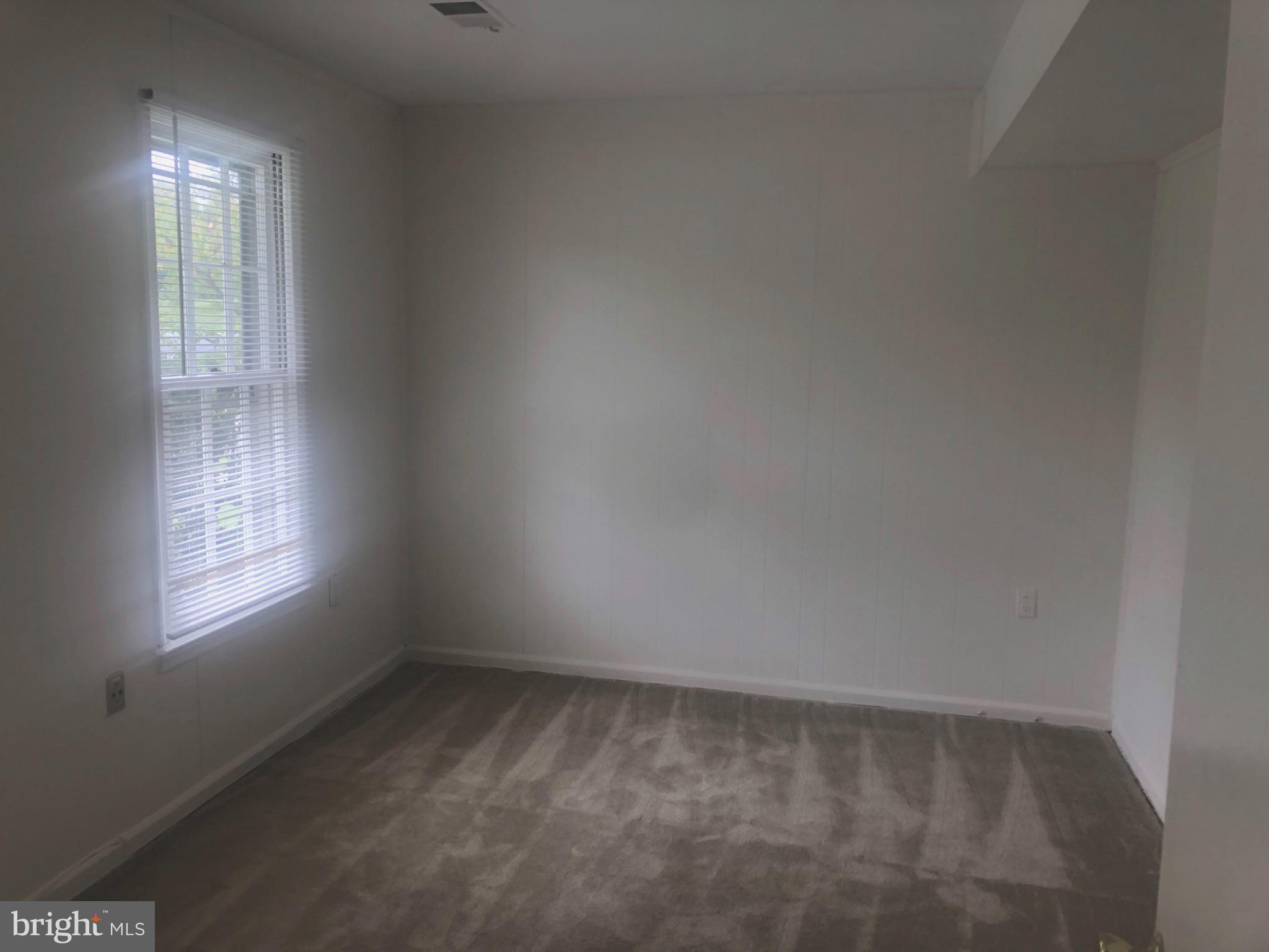 17600 Shamrock Drive Olney, MD 20832 - Photo 7 of 11 an empty room with a window