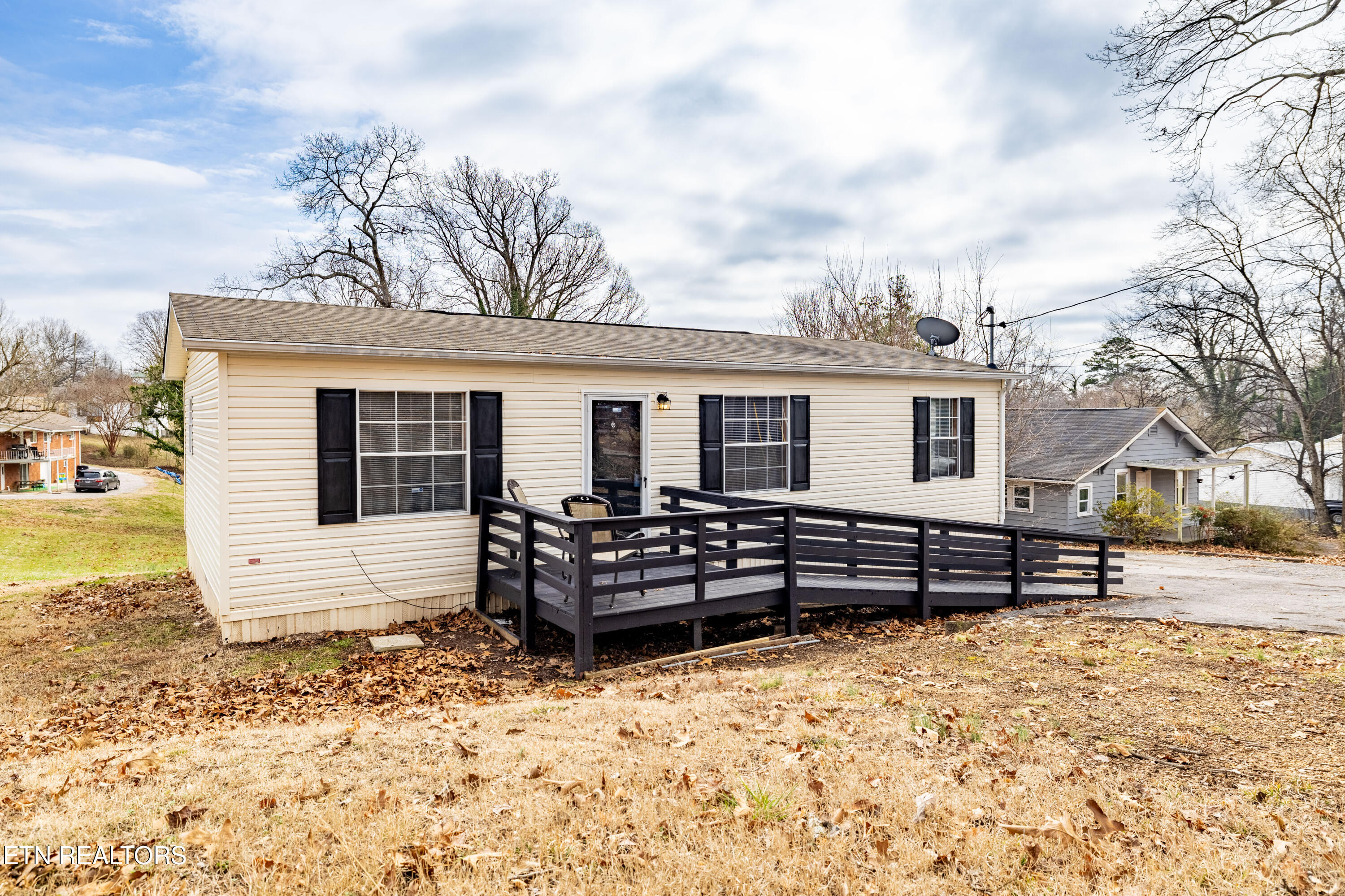 3424 Harvey Road Knoxville, TN 37918 - Photo 3 of 26 Front Left