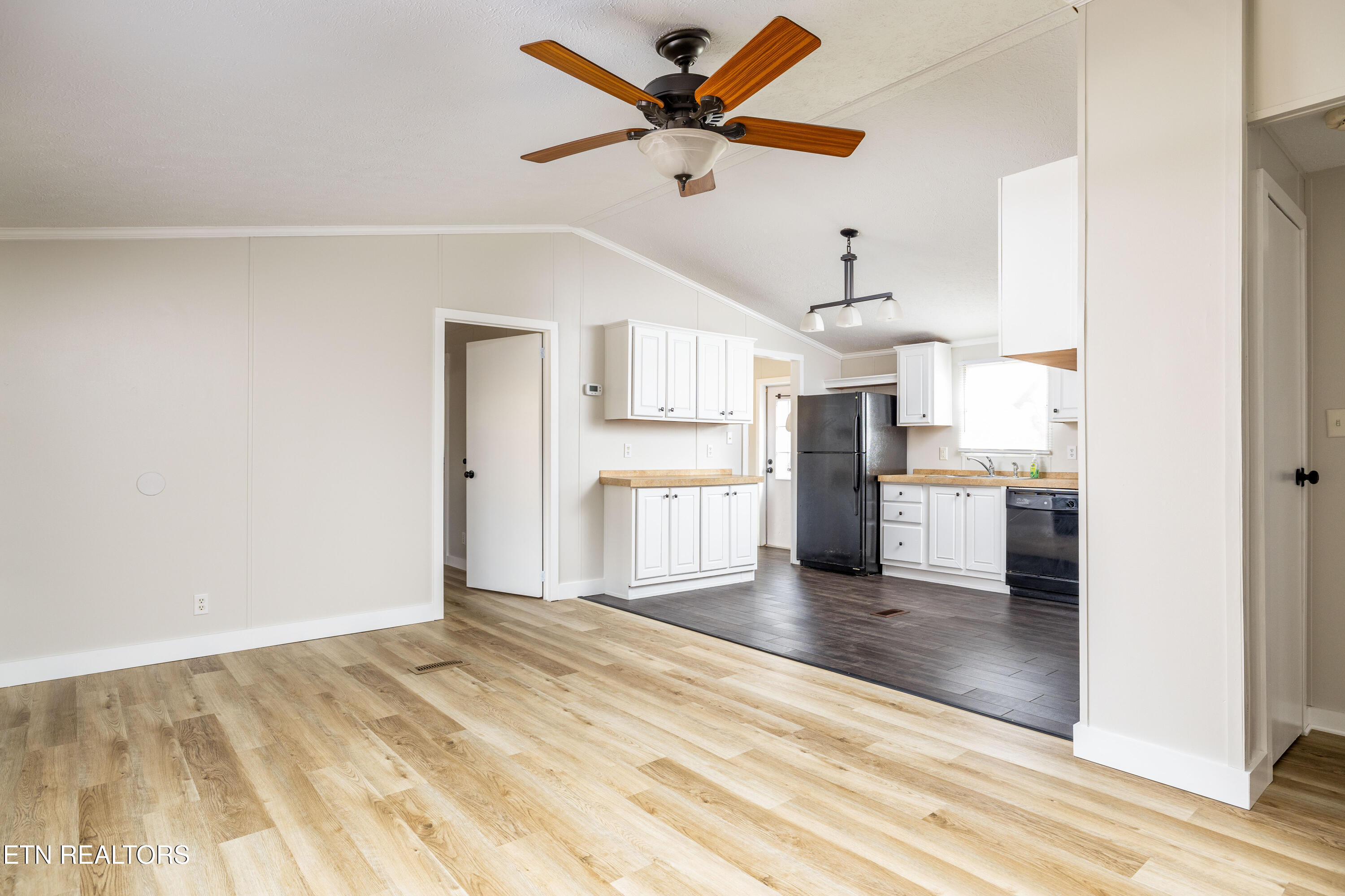 3424 Harvey Road Knoxville, TN 37918 - Photo 8 of 26 Living Rm/Kitchen
