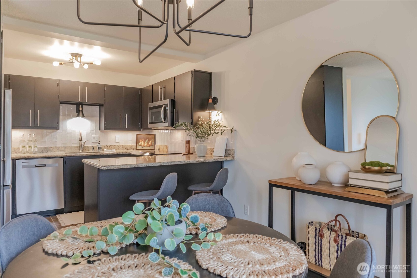 1425 South Puget Drive, Unit O4 Renton, WA 98055 - Photo 15 of 32 a kitchen with a table and chairs in it