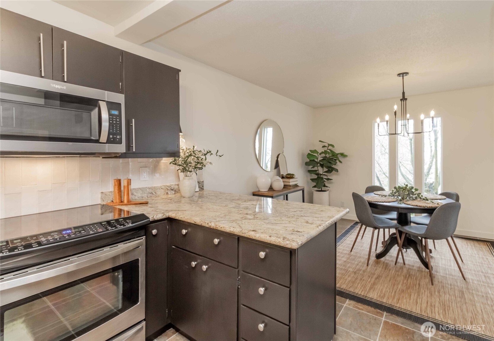 1425 South Puget Drive, Unit O4 Renton, WA 98055 - Photo 21 of 32 a kitchen with a stove and microwave
