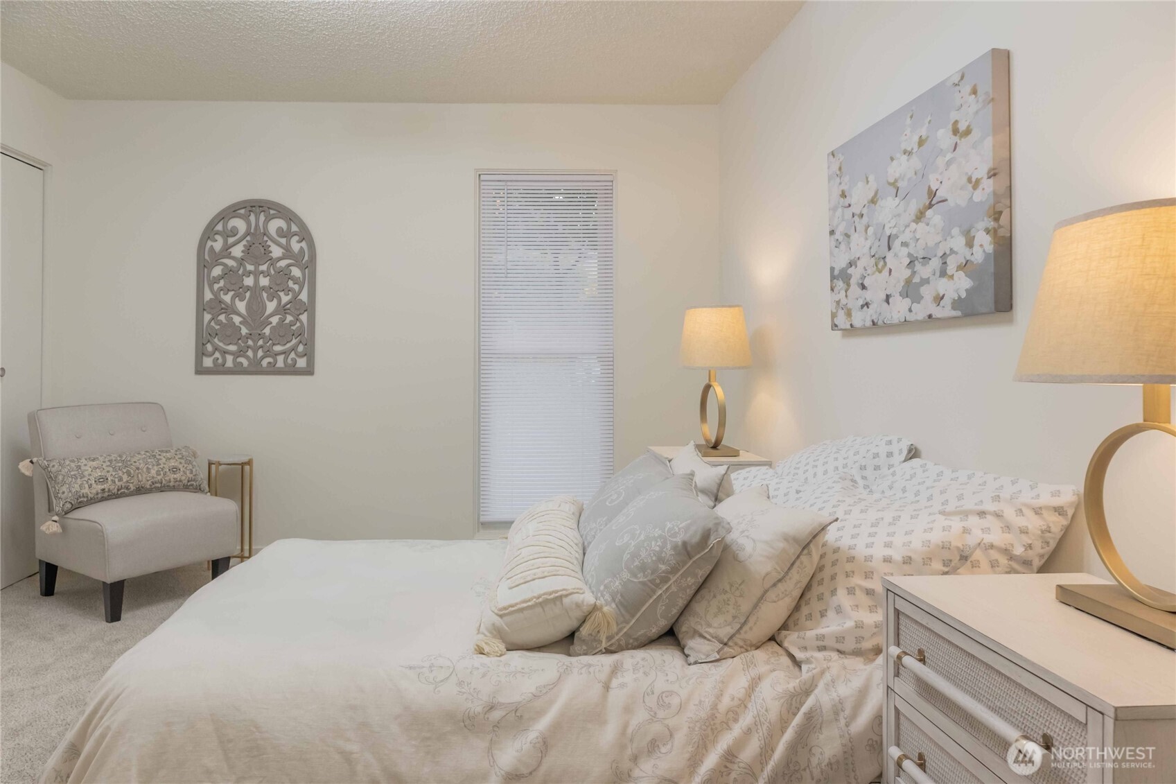 1425 South Puget Drive, Unit O4 Renton, WA 98055 - Photo 24 of 32 a bedroom with a bed and a couch