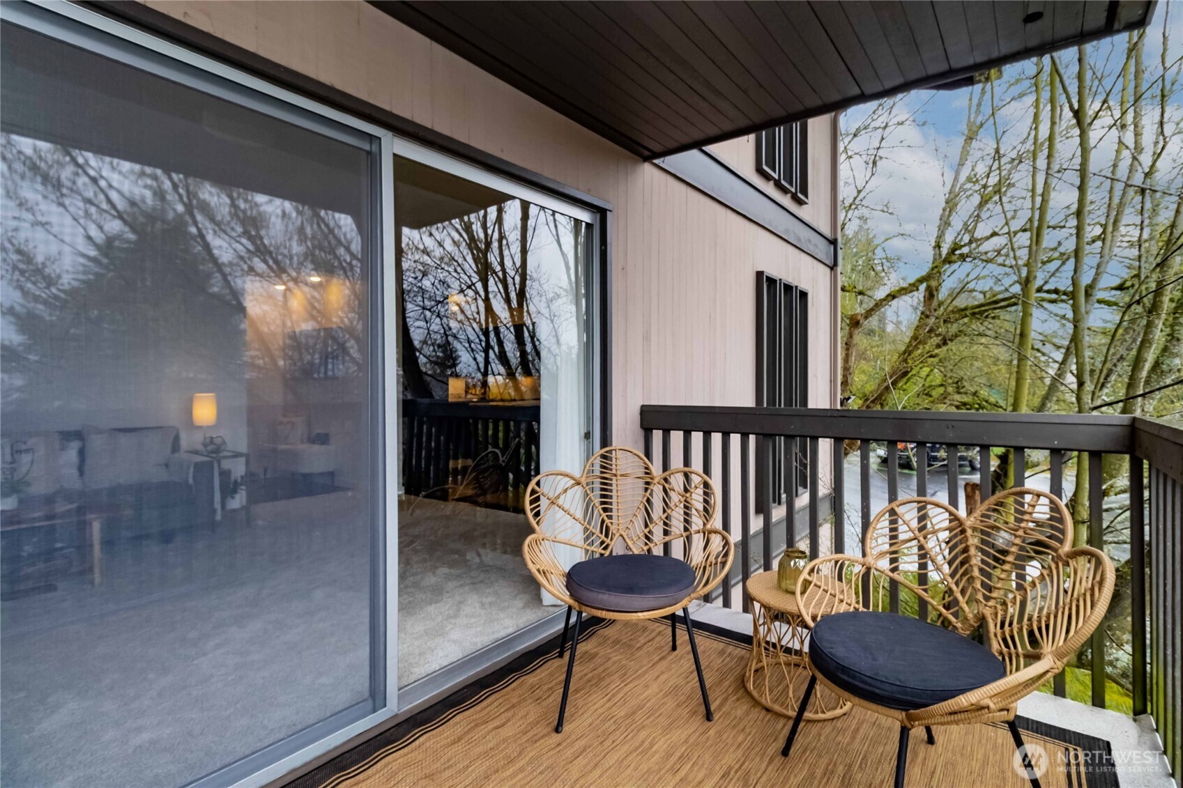1425 South Puget Drive, Unit O4 Renton, WA 98055 - Photo 29 of 32 a view of a balcony with chairs