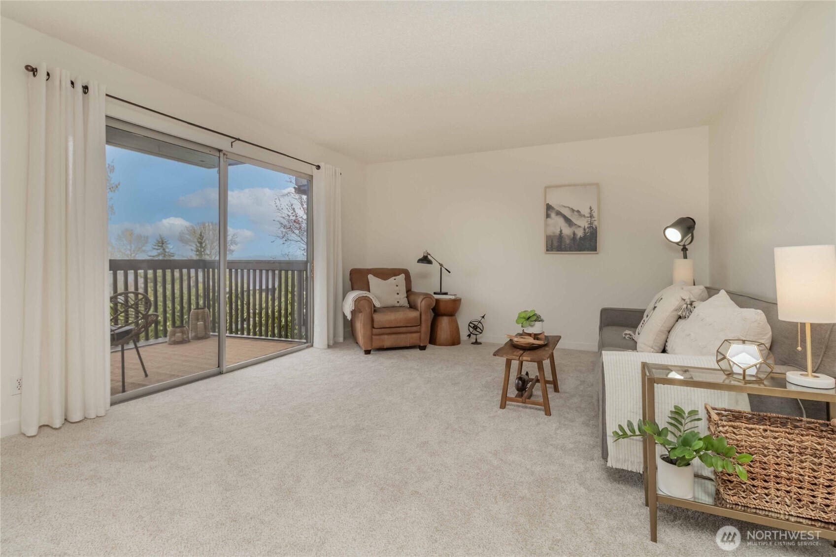 1425 South Puget Drive, Unit O4 Renton, WA 98055 - Photo 5 of 32 a living room with furniture