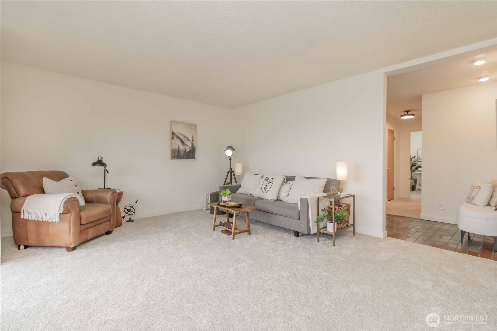 1425 South Puget Drive, Unit O4 Renton, WA 98055 - Photo 6 of 32 a living room with furniture and a couch