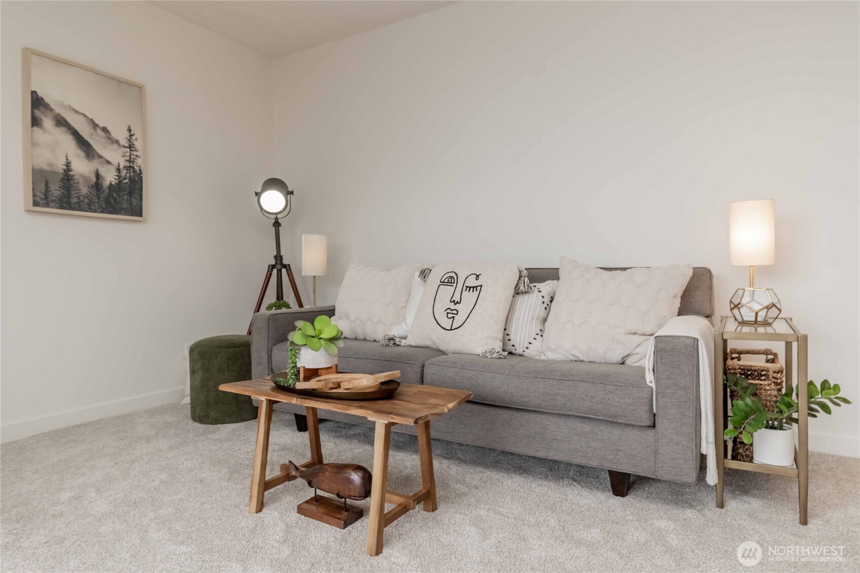 1425 South Puget Drive, Unit O4 Renton, WA 98055 - Photo 7 of 32 a living room with furniture and a lamp