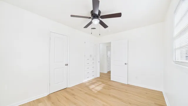 a view of empty room with ceiling fan