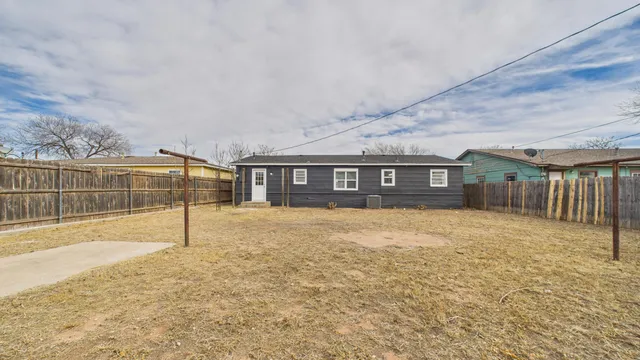 a view of a house with a backyard