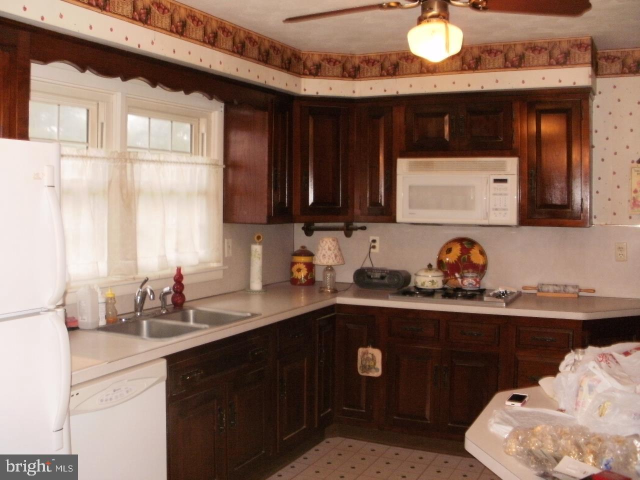 3325 Edenbridge Road York, PA 17402 - Photo 9 of 14 Gallery Image 9