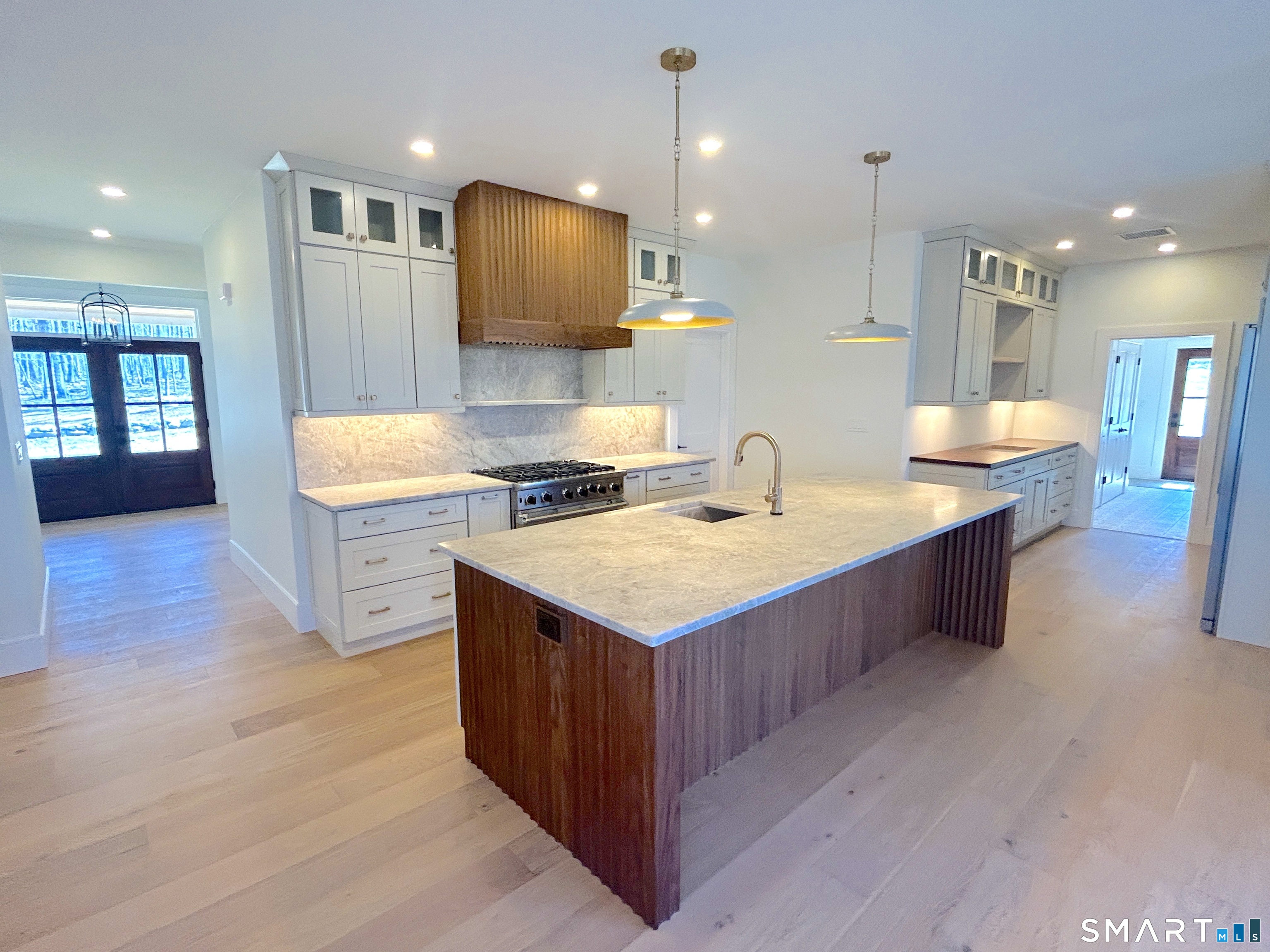 12 Chestnut Lane Washington, CT 06777 - Photo 5 of 32 KITCHEN, FRONT DOOR, BUTLERS PANTRY