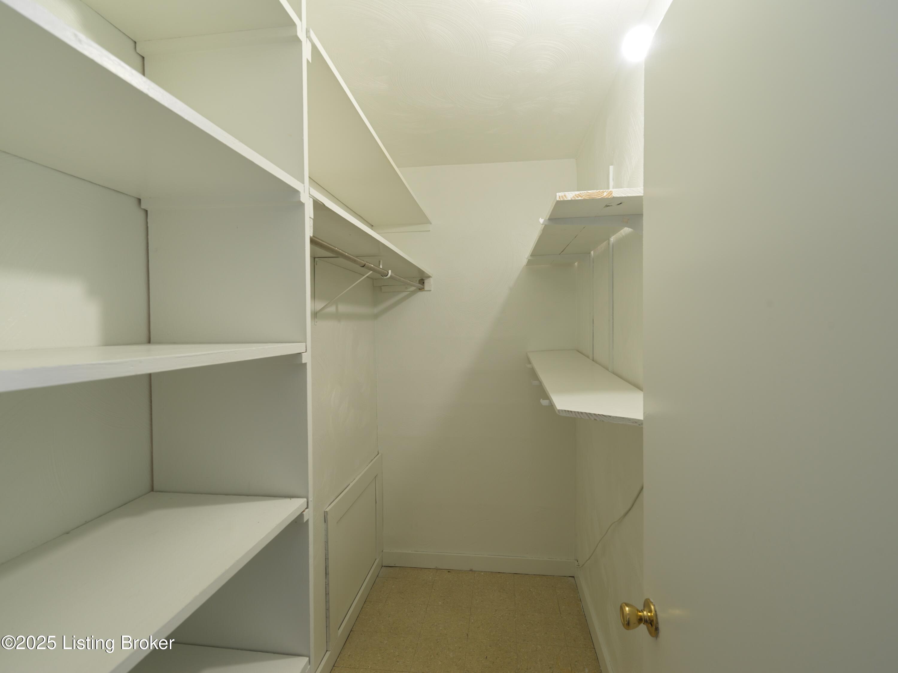 1040 Cherokee Road, Unit D3 Louisville, KY 40204 - Photo 6 of 10 1040 Cherokee D3.5