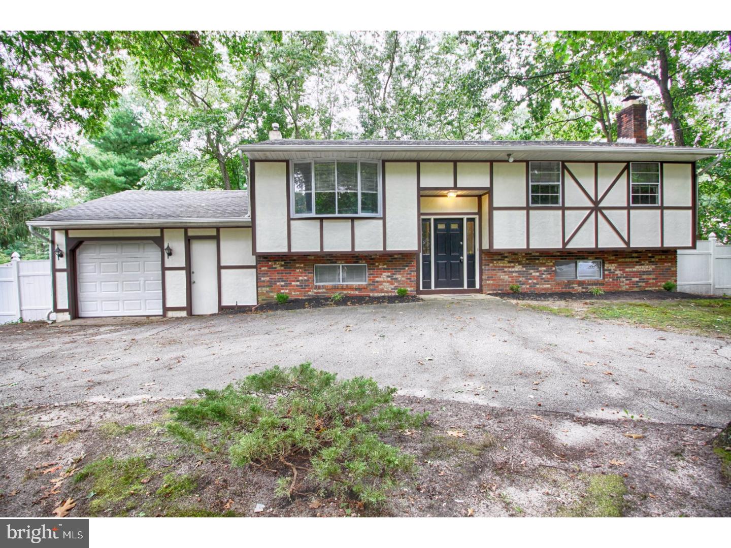 5 Oak Leaf Road Sicklerville, NJ 08081 - Photo 1 of 25 Gallery Image 1