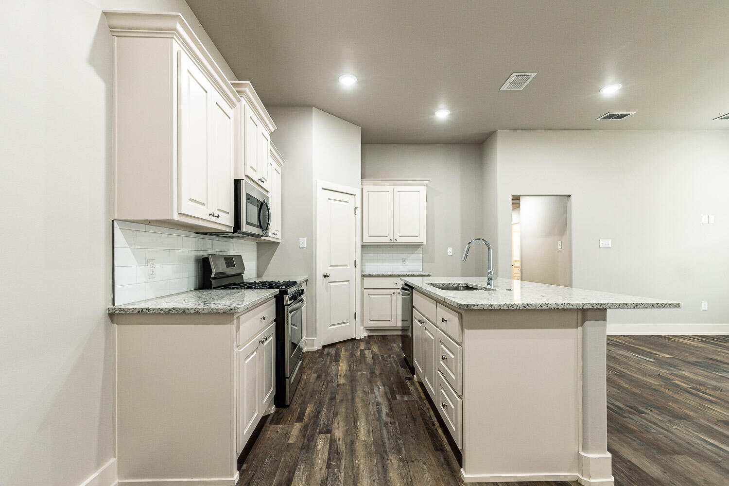 5508 122nd Street, Unit A Lubbock, TX 79424 - Photo 11 of 30 5522 A 122nd-26