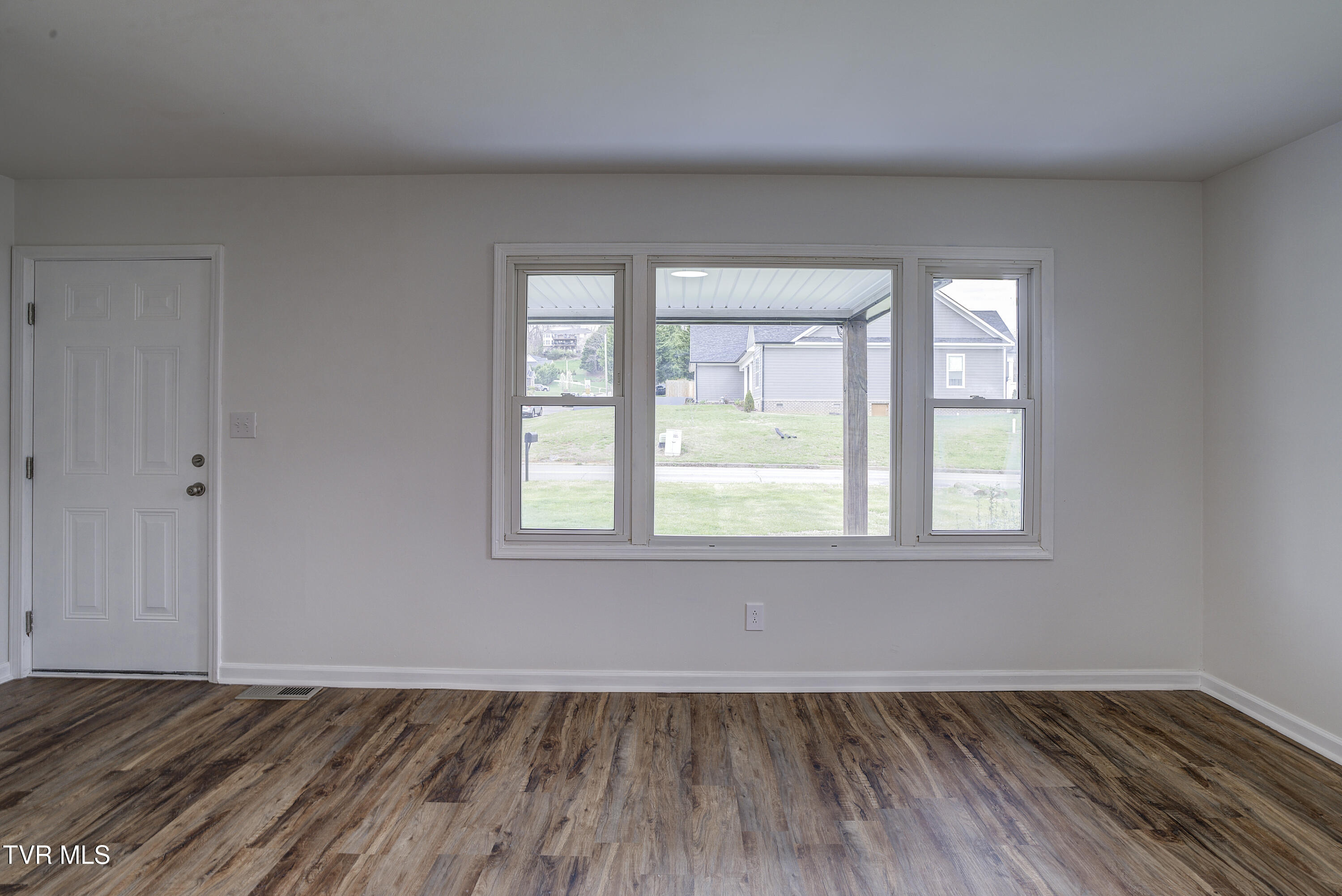 932 East Mountain View Road Johnson City, TN 37601 - Photo 11 of 33 LivingRoomWindow