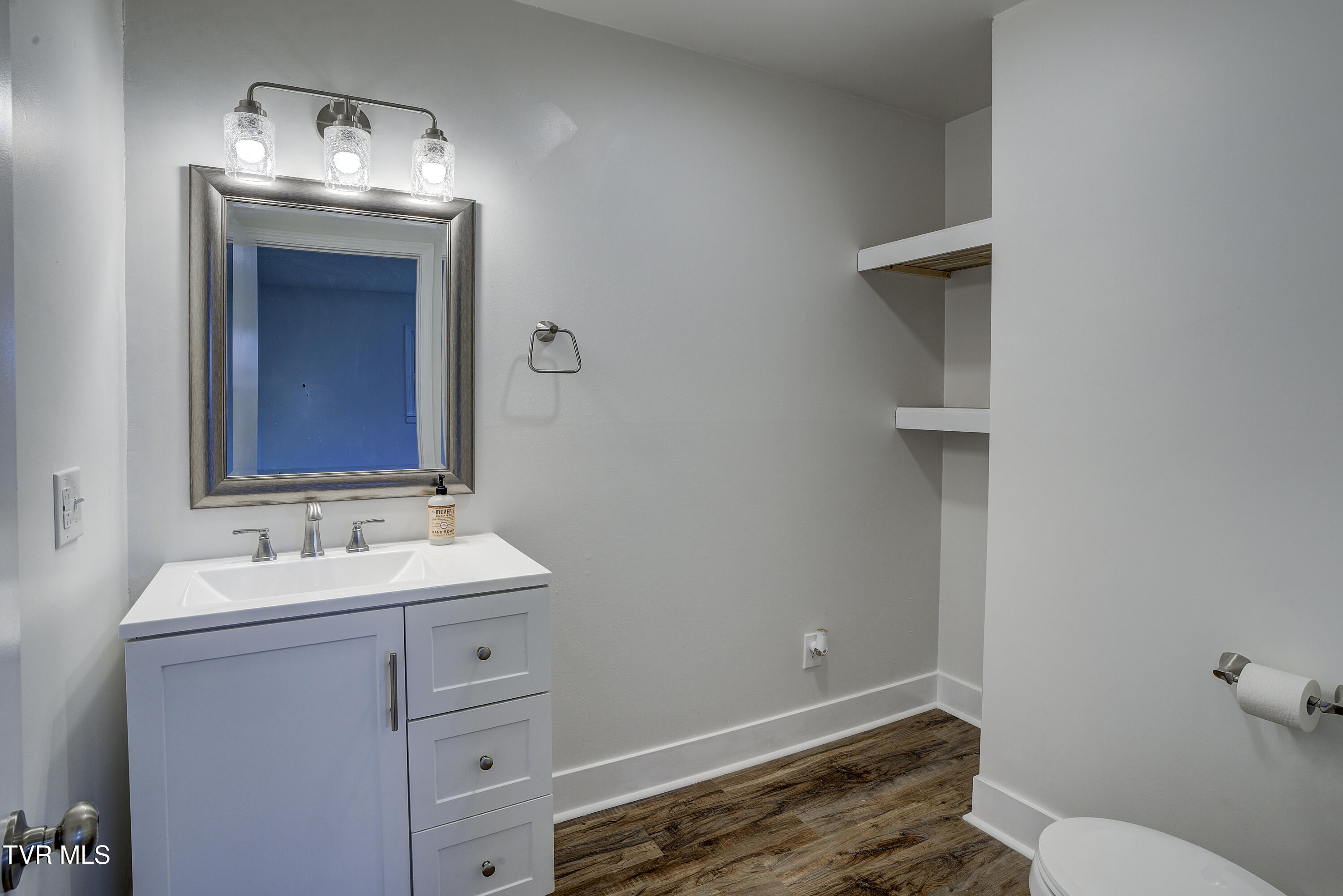 932 East Mountain View Road Johnson City, TN 37601 - Photo 15 of 33 Bath