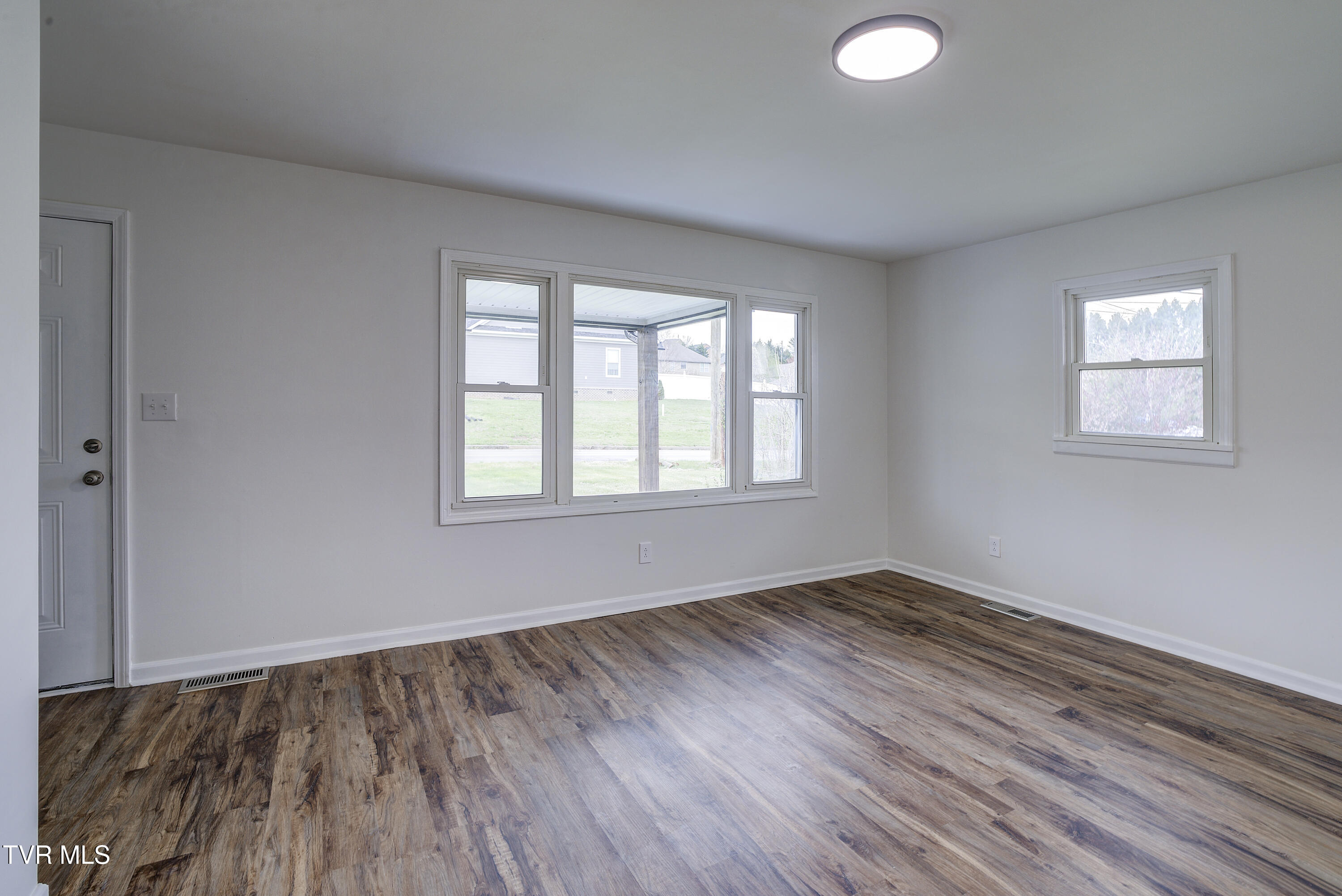 932 East Mountain View Road Johnson City, TN 37601 - Photo 17 of 33 LivingRoom