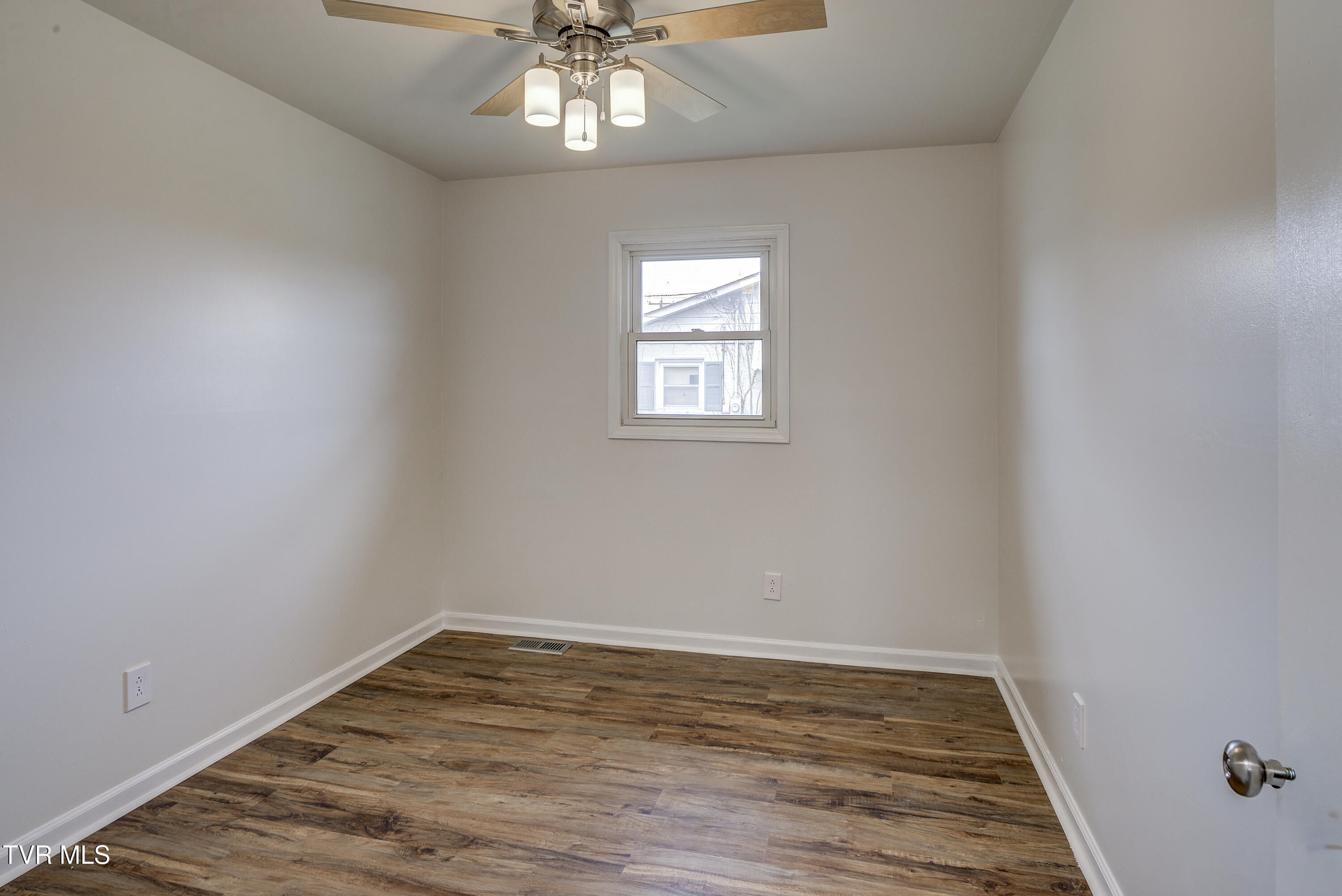 932 East Mountain View Road Johnson City, TN 37601 - Photo 20 of 33 Bed3