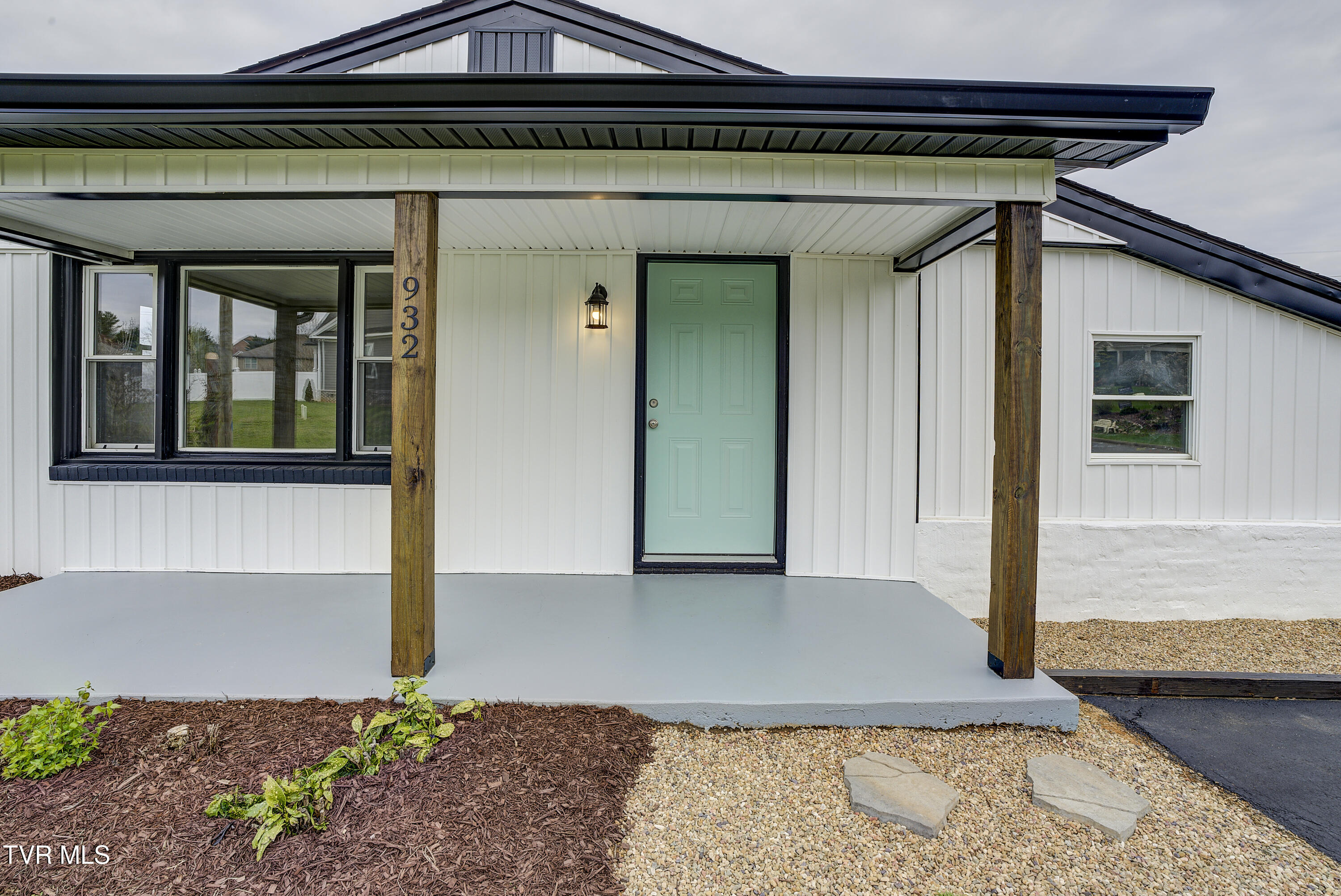 932 East Mountain View Road Johnson City, TN 37601 - Photo 2 of 33 FrontPorch