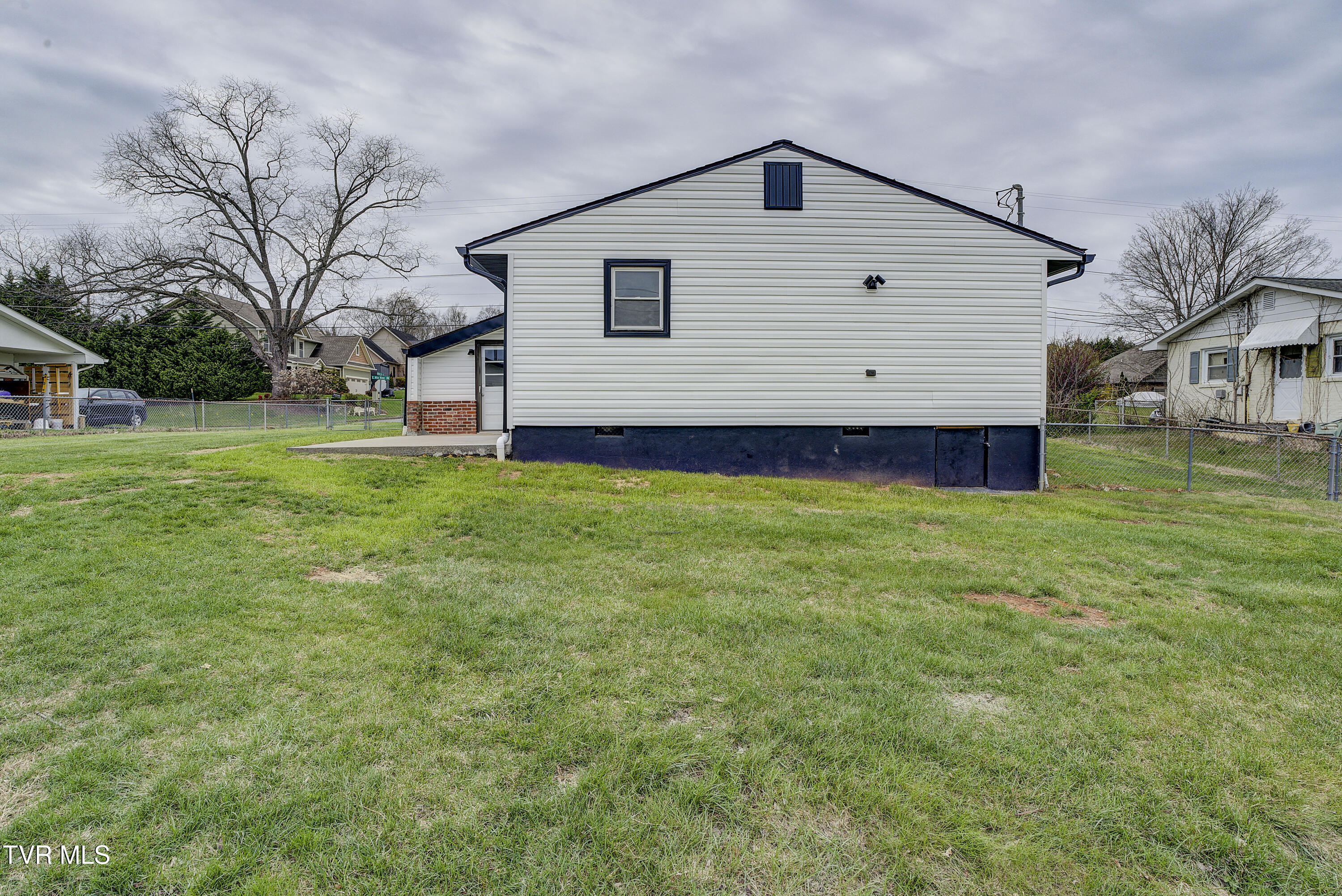 932 East Mountain View Road Johnson City, TN 37601 - Photo 32 of 33 Back