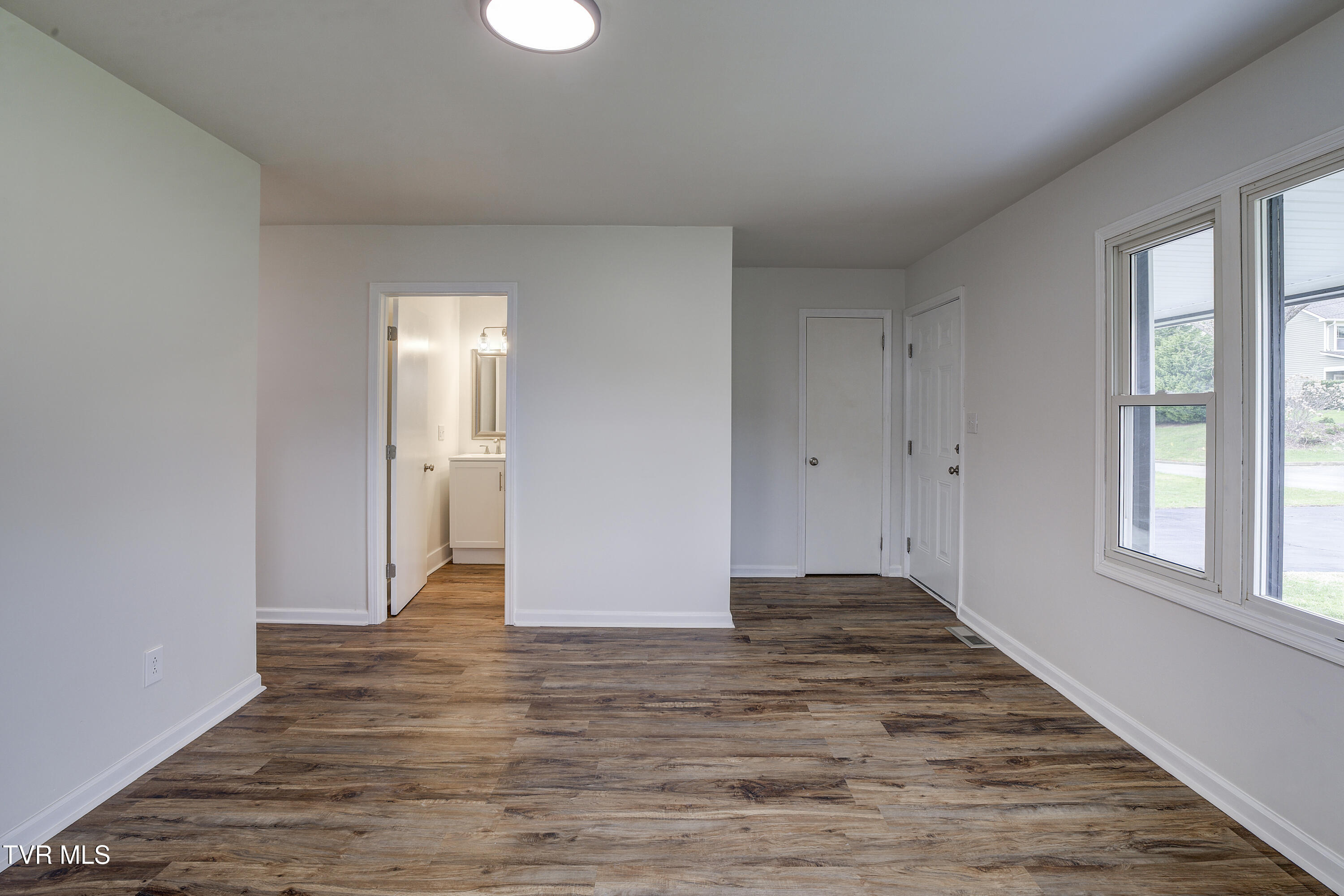 932 East Mountain View Road Johnson City, TN 37601 - Photo 10 of 33 EastMtnView--2