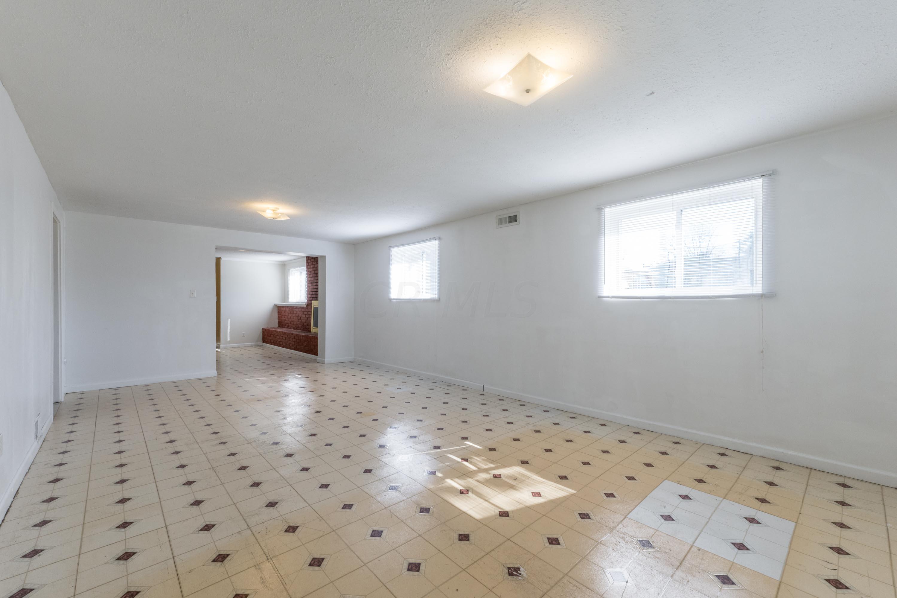 4985 Refugee Road Columbus, OH 43232 - Photo 57 of 74 Family Room