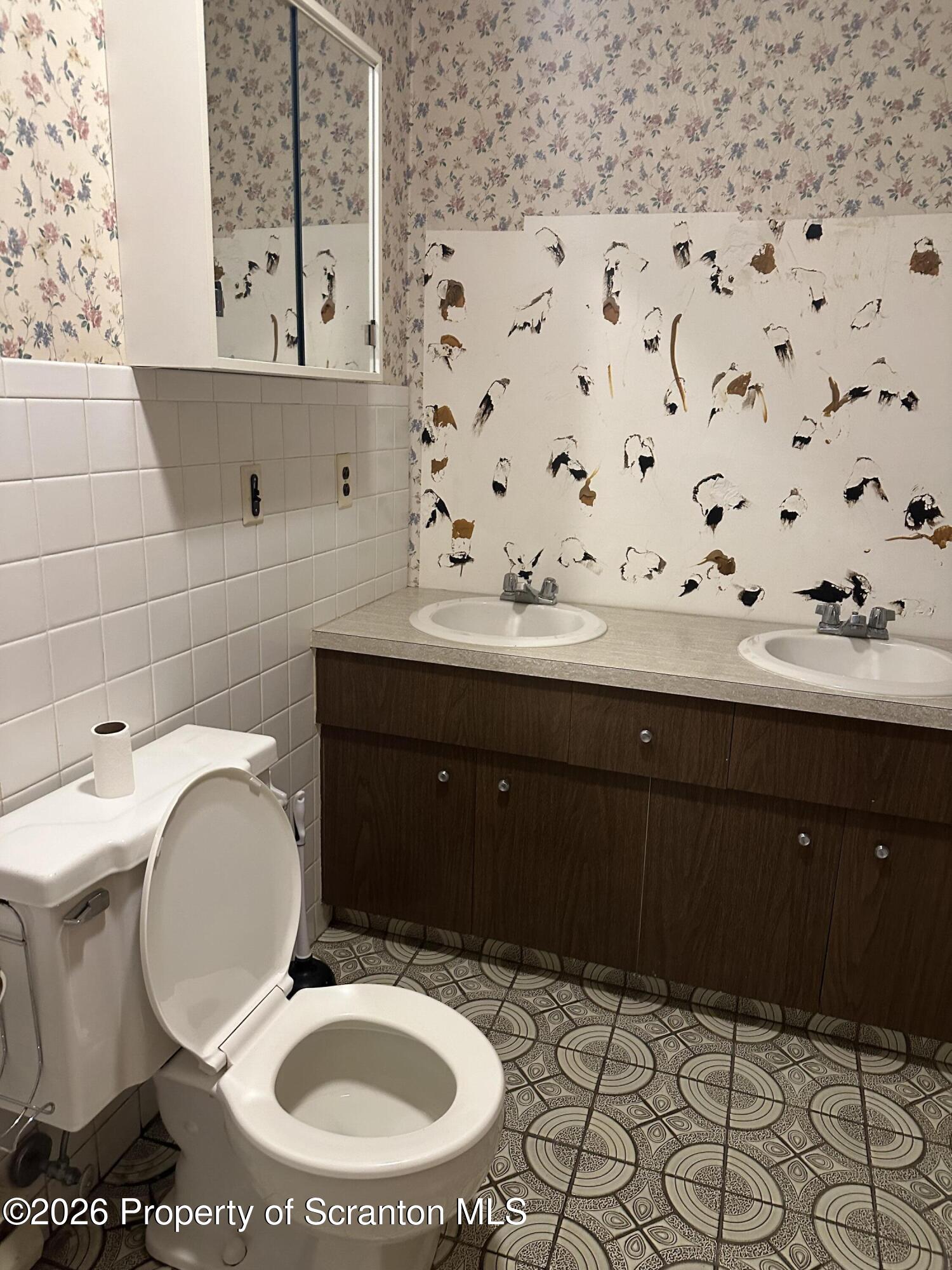 1205 Layton Road Clarks Summit, PA 18411 - Photo 14 of 30 Full Bathroom