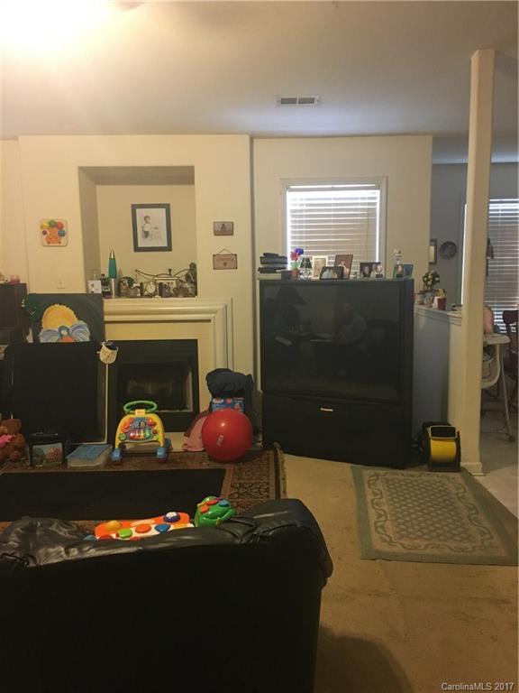 1139 Hipp Road Charlotte, NC 28216 - Photo 4 of 9