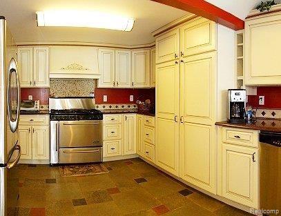 9623 Marshall Road South Lyon, MI 48178 - Photo 14 of 22 Kitchen_Still_4.jpg