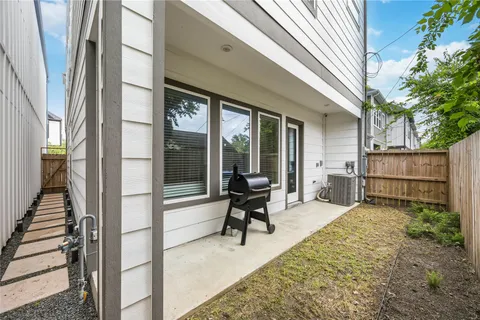 $320,000 | 6723 Martin Oaks Lane, Houston, TX 77076