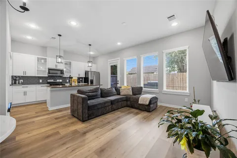 $320,000 | 6723 Martin Oaks Lane, Houston, TX 77076
