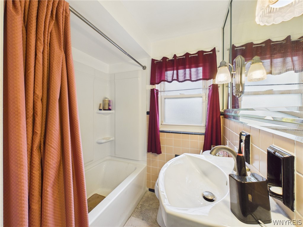 4305 Union Road Cheektowaga, NY 14225 - Photo 13 of 22