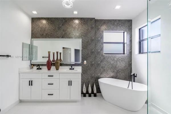 $879,000 | 3521 West 92nd Place, Hialeah, FL 33018