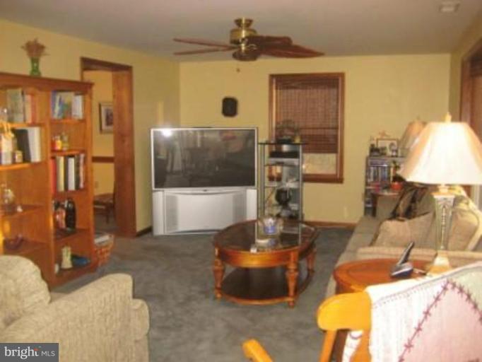 14535 Winchester Grade Road Berkeley Springs, WV 25411 - Photo 5 of 26 Living Room