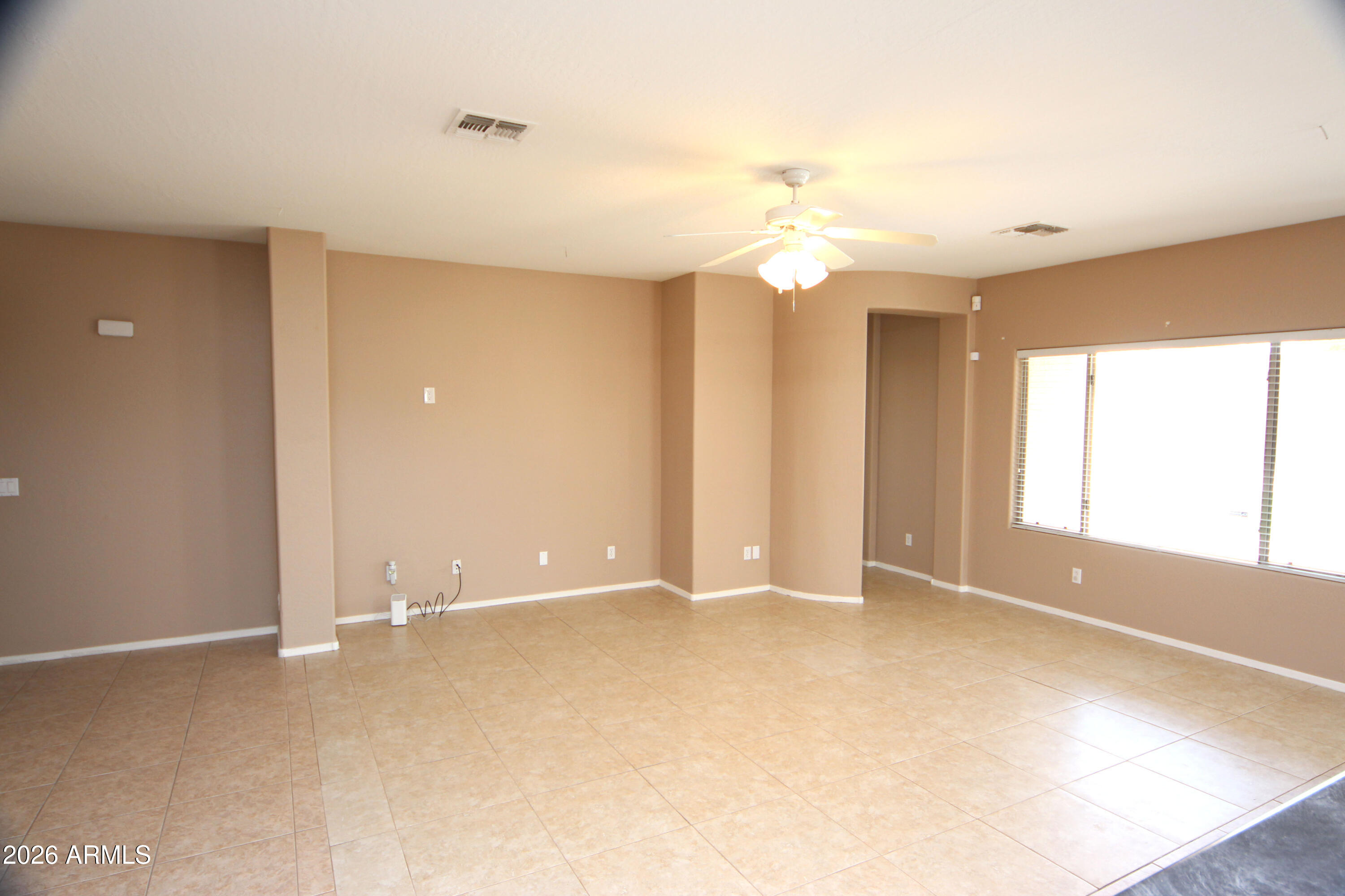 5307 West Beverly Road Laveen, AZ 85339 - Photo 10 of 30 IMG_2157 FAMILY ROOM