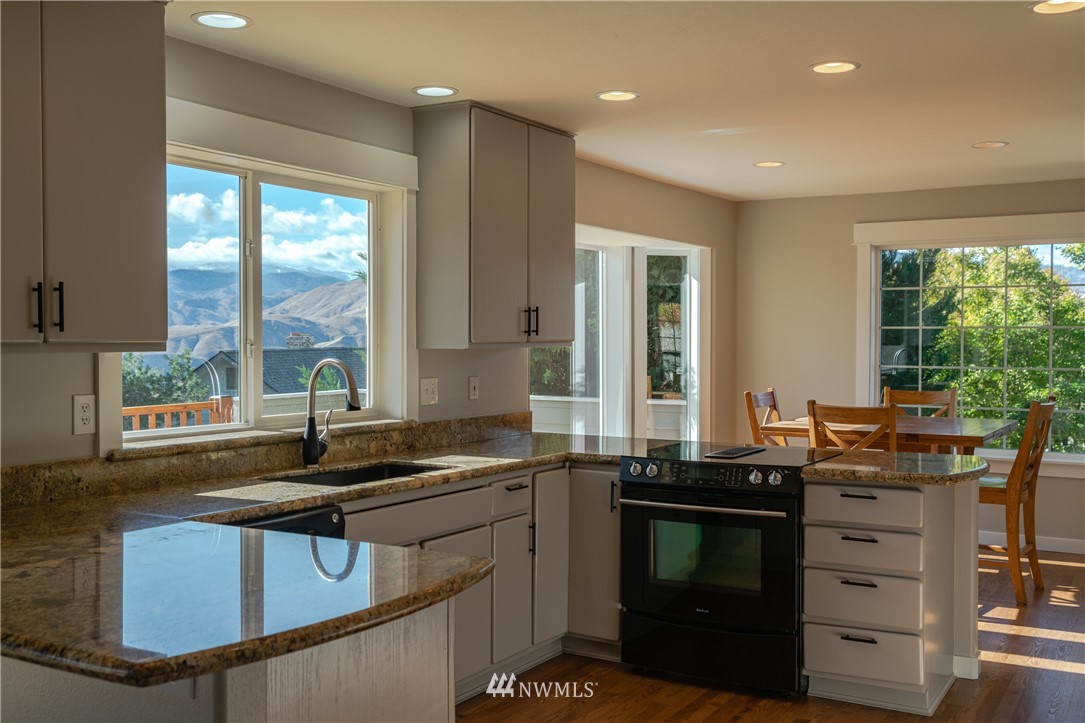 4135 Knowles Road Wenatchee, WA 98801 - Photo 4 of 37 Gallery Image 4