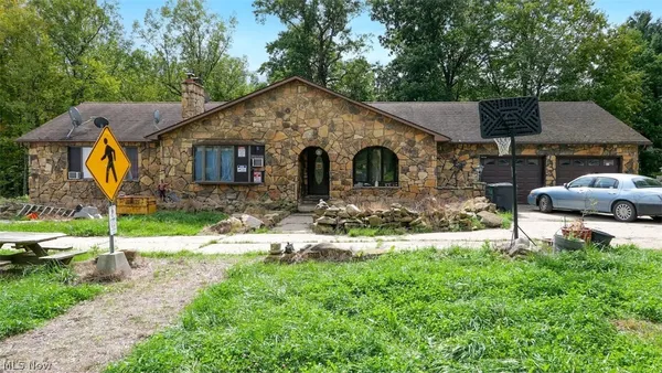 7672 Lanese Drive, Windsor, OH 44099