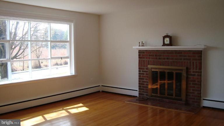 9550 Frederick Road Ellicott City, MD 21042 - Photo 2 of 18 Living Room