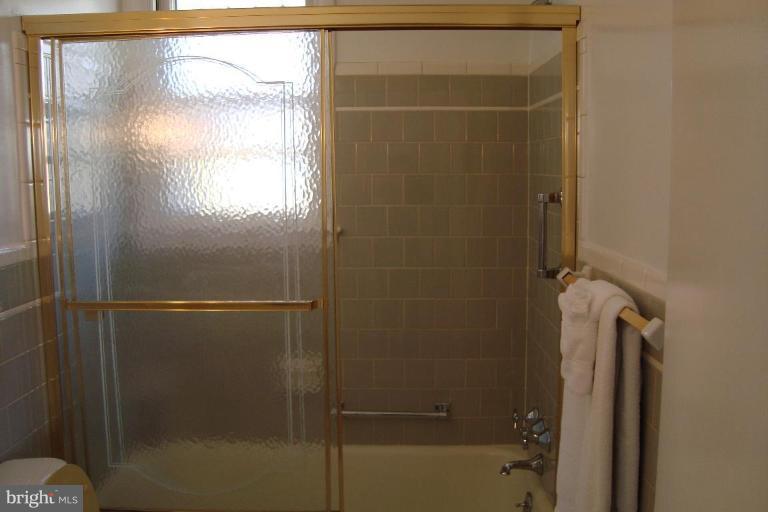 9550 Frederick Road Ellicott City, MD 21042 - Photo 12 of 18 Bath #1