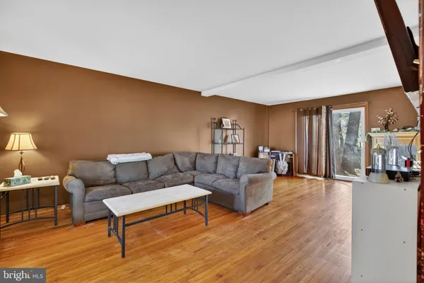 $275,000 | 106 Lakeside Drive, Glassboro, NJ 08028